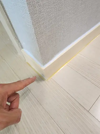 몰딩 교체 — 채워져 매끈해진 걸레받이